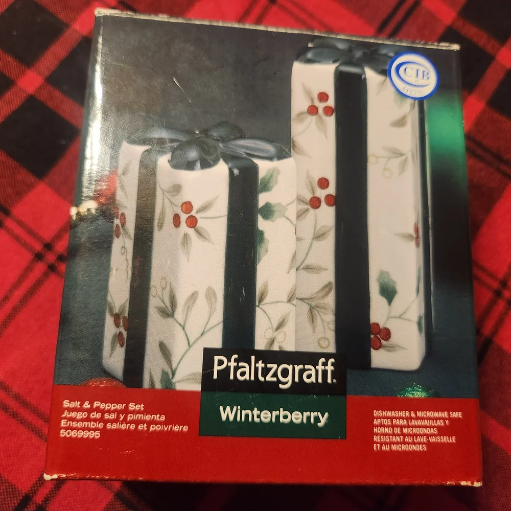 Pfaltzgraff Winterberry Salt & Pepper Set In Original Box